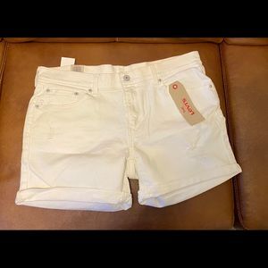 NWT white Levi’s Denim Shorts size 32